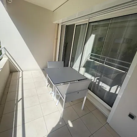 Cozy With Balcony Close To The Sea Apartmán *