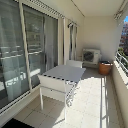 Cozy With Balcony Close To The Sea Apartment *